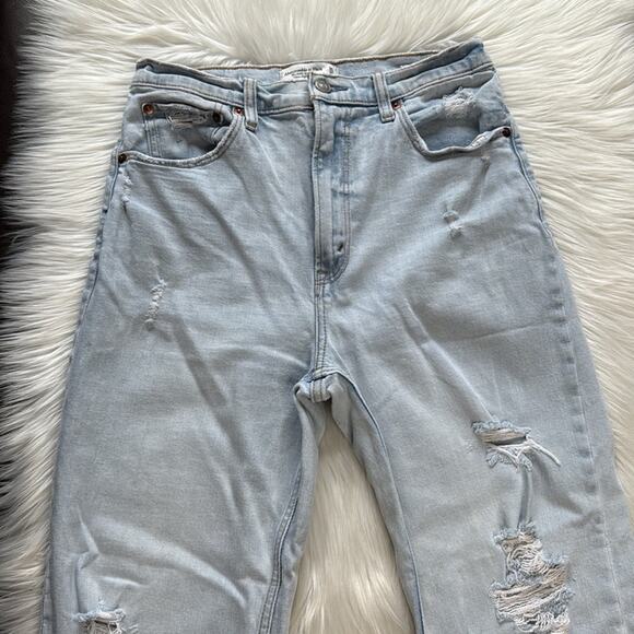 Abercrombie Light Wash Distressed The Ankle Straight Ultra High Rise Jeans - Picture 3 of 9